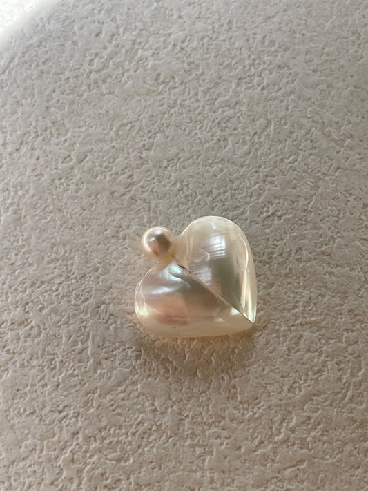 Eara Large Heart Shape Mother Of Pearl Single Stud