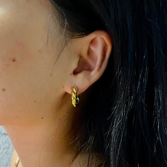 Charly Twist C Shape Huggies - 18K Gold Plated