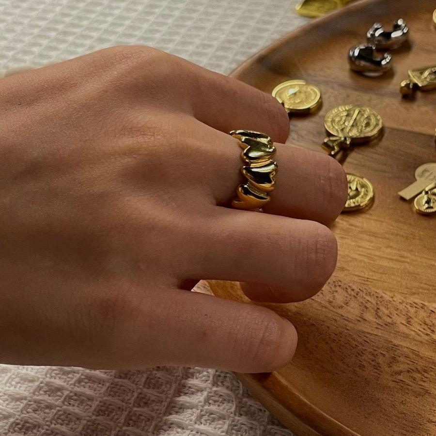 Model in Gold Eternity Hearts Ring