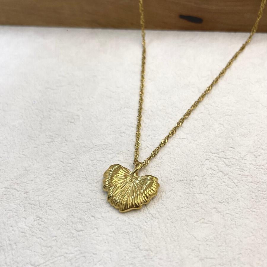 Pendant of Ginkgo shape, 18k gold plated
