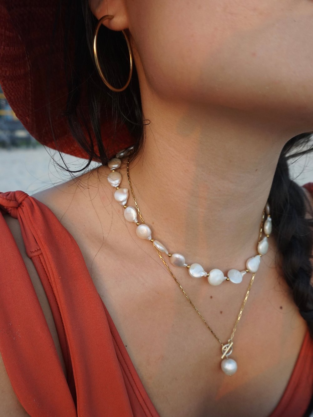 Model in Alba Full Baroque Button Pearl Necklace