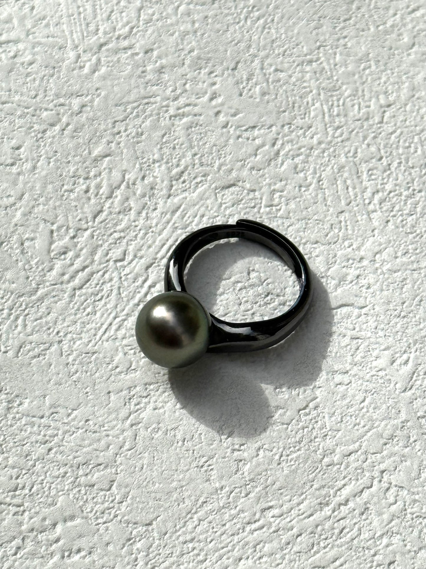 Eyra Seawater Black Pearl Ring - Sterling Silver