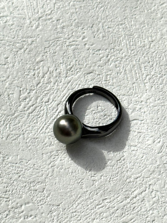 Eyra Seawater Black Pearl Ring - Sterling Silver