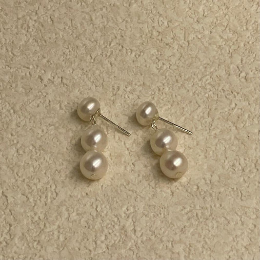 Dallas three pearls drop studs